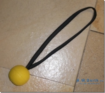 Moosgummiball mit gummierter Schlaufe 6,5 cm
